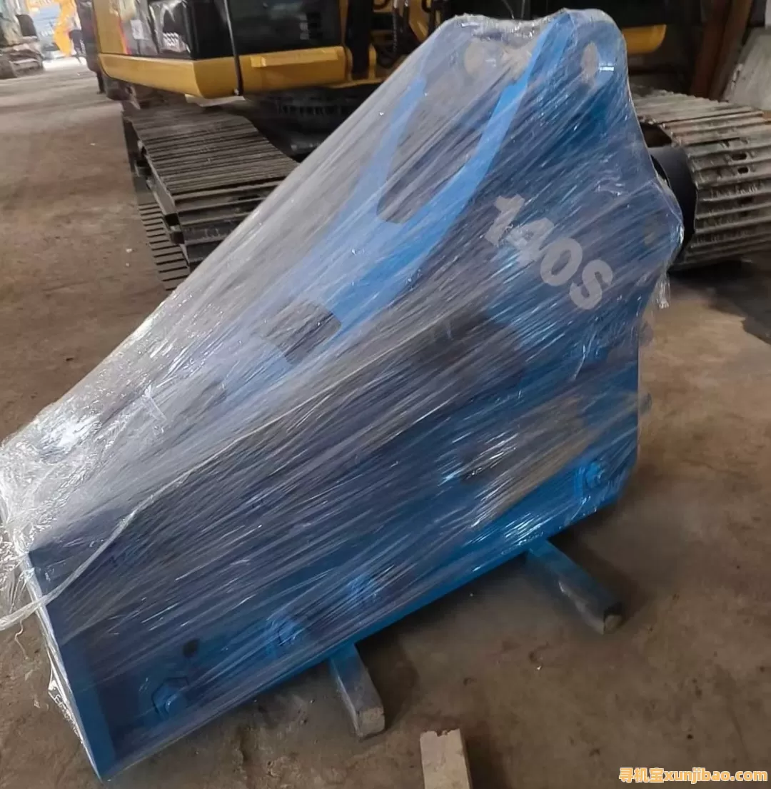 全新泰石克同款 140 破碎锤现货：20 吨挖机装它，打风化岩够不够劲？